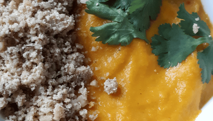 Wortelsoep met dukkah en koriander