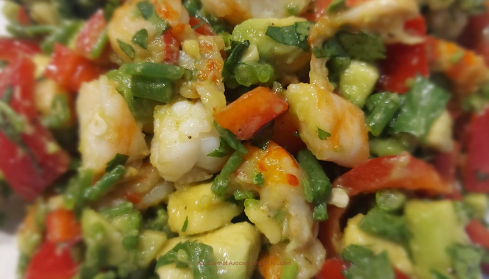Salade met Avocado, Vis en Kruiden
